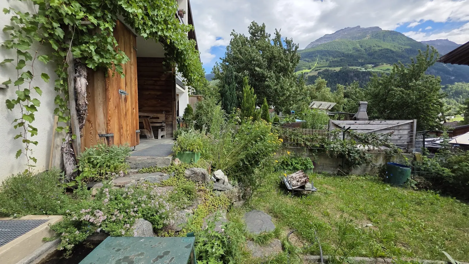 Großzügiges Reihenhaus mit sonnigem Garten in Laas, Laas