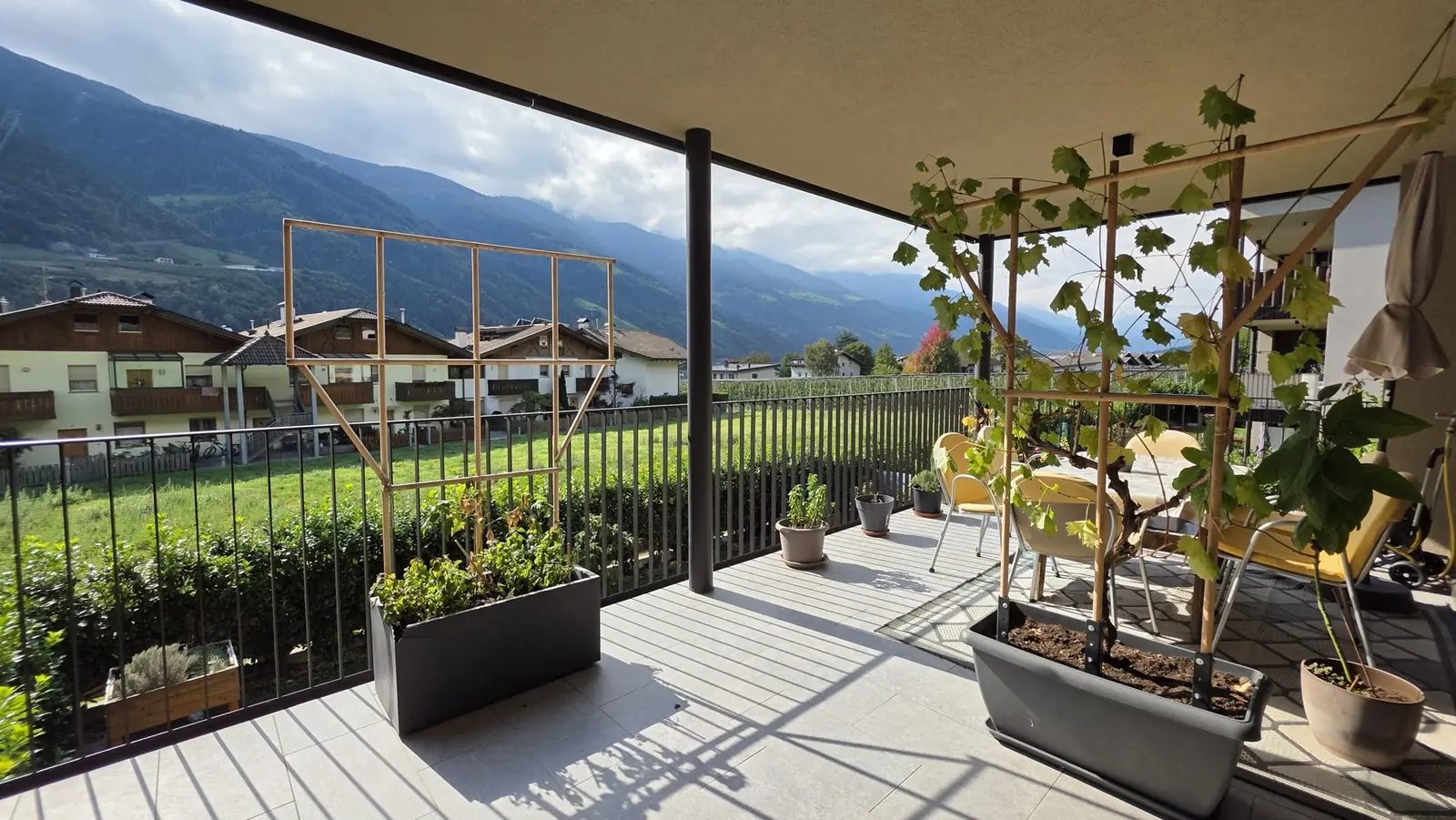 Neuwertige, moderne Dreizimmerwohnung mit wunderschöner Aussicht und großer Terrasse, Rabland